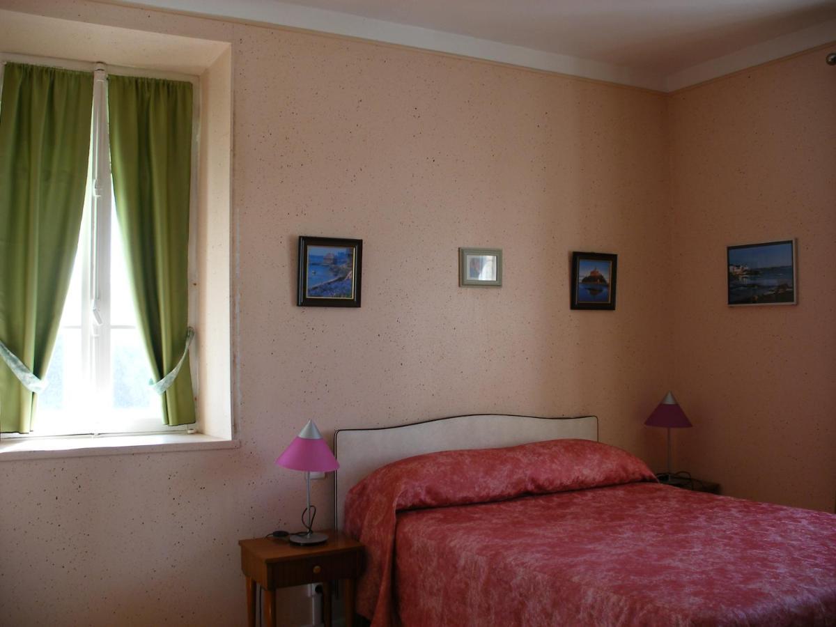 Hotel Modern Конкарно Екстер'єр фото