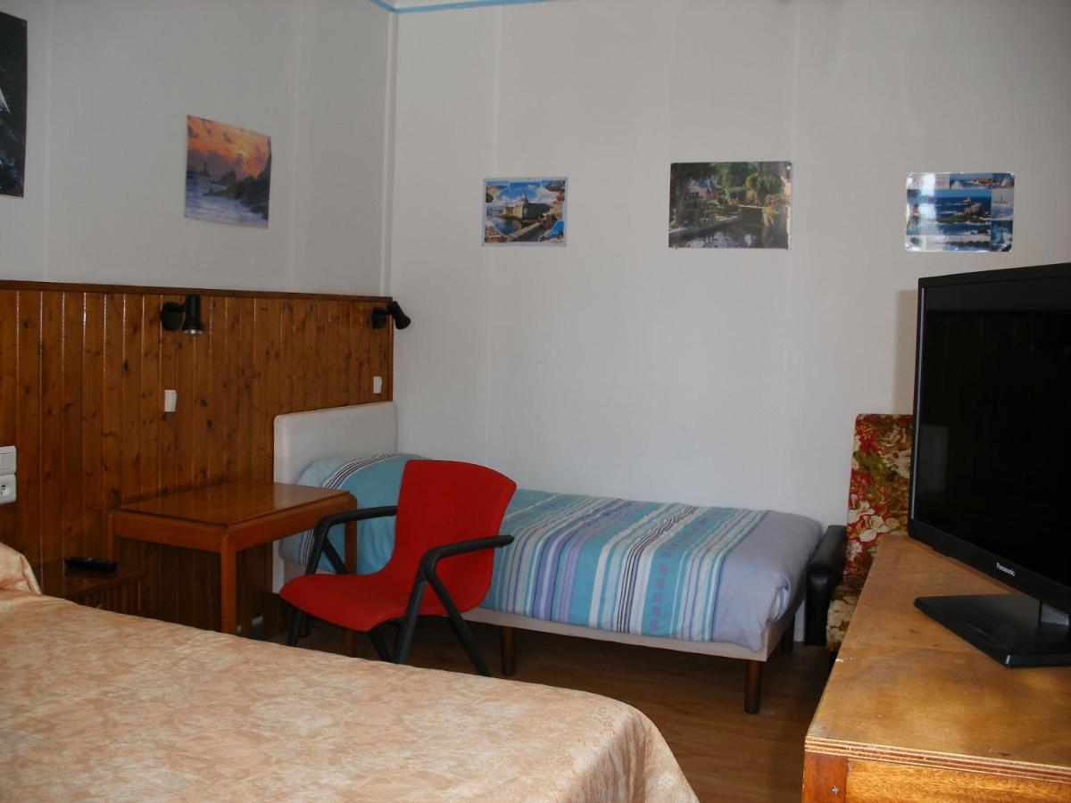 Hotel Modern Конкарно Екстер'єр фото