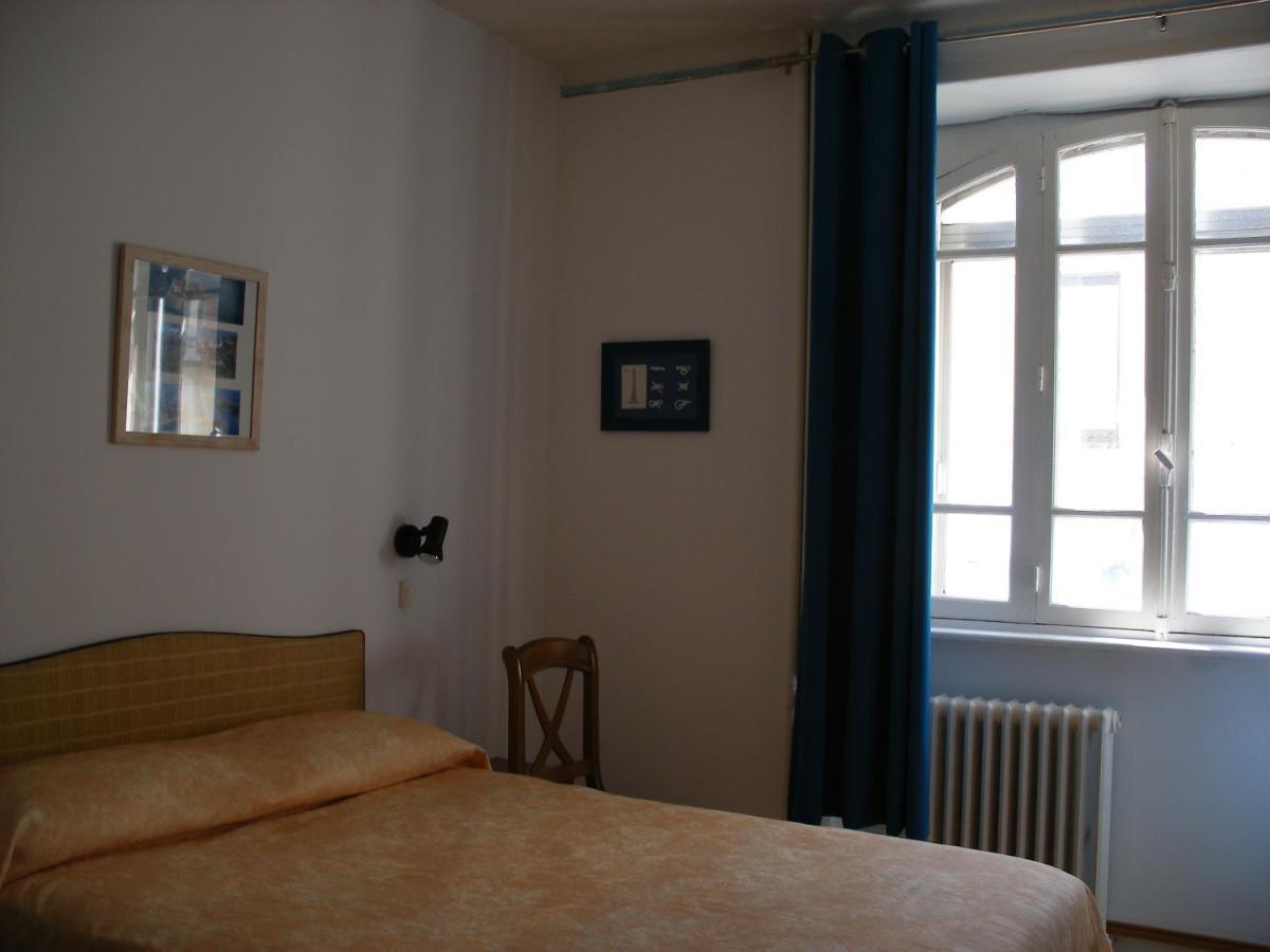 Hotel Modern Конкарно Екстер'єр фото