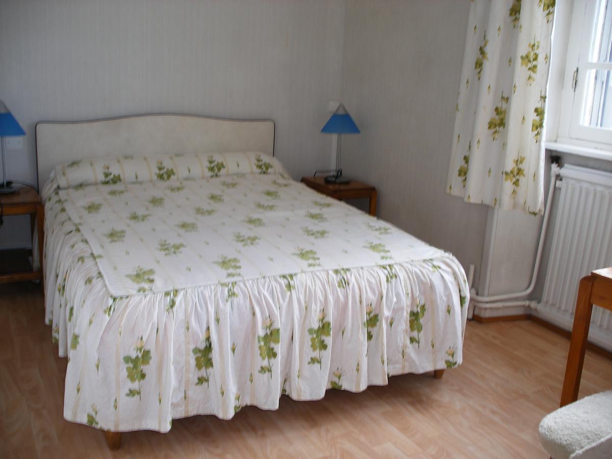 Hotel Modern Конкарно Екстер'єр фото