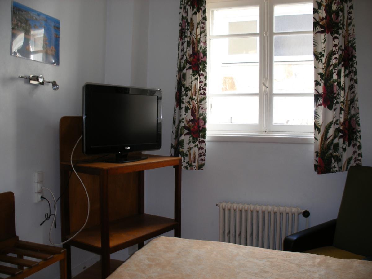 Hotel Modern Конкарно Екстер'єр фото