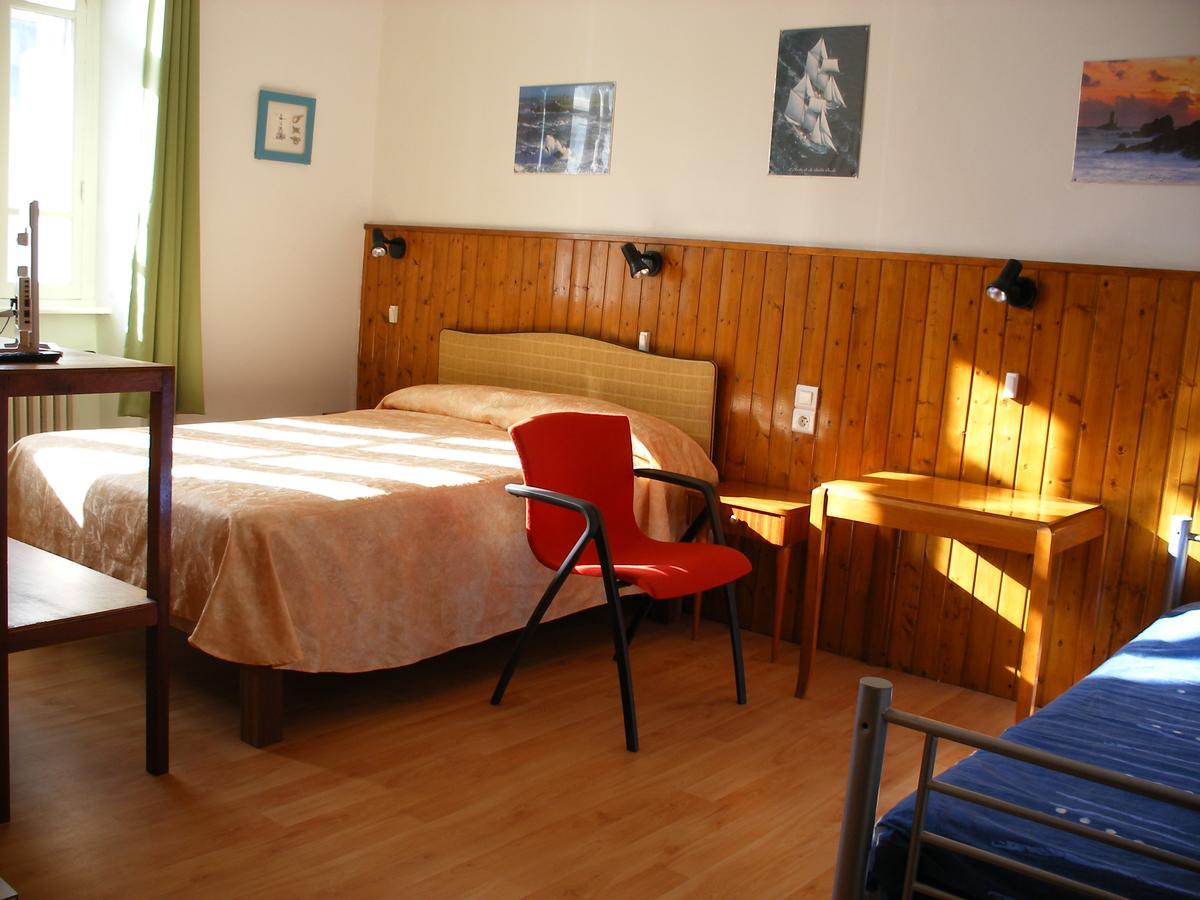 Hotel Modern Конкарно Екстер'єр фото
