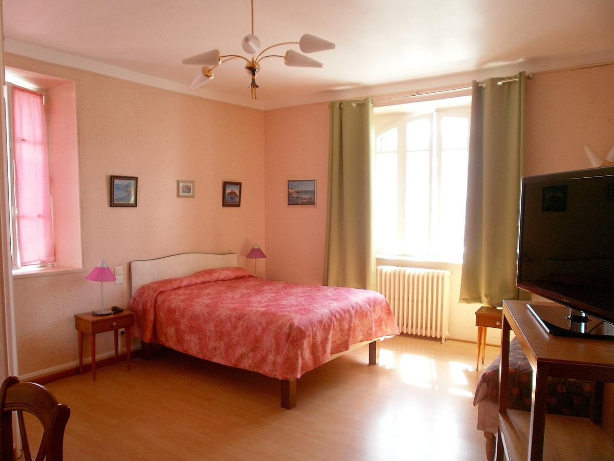 Hotel Modern Конкарно Екстер'єр фото