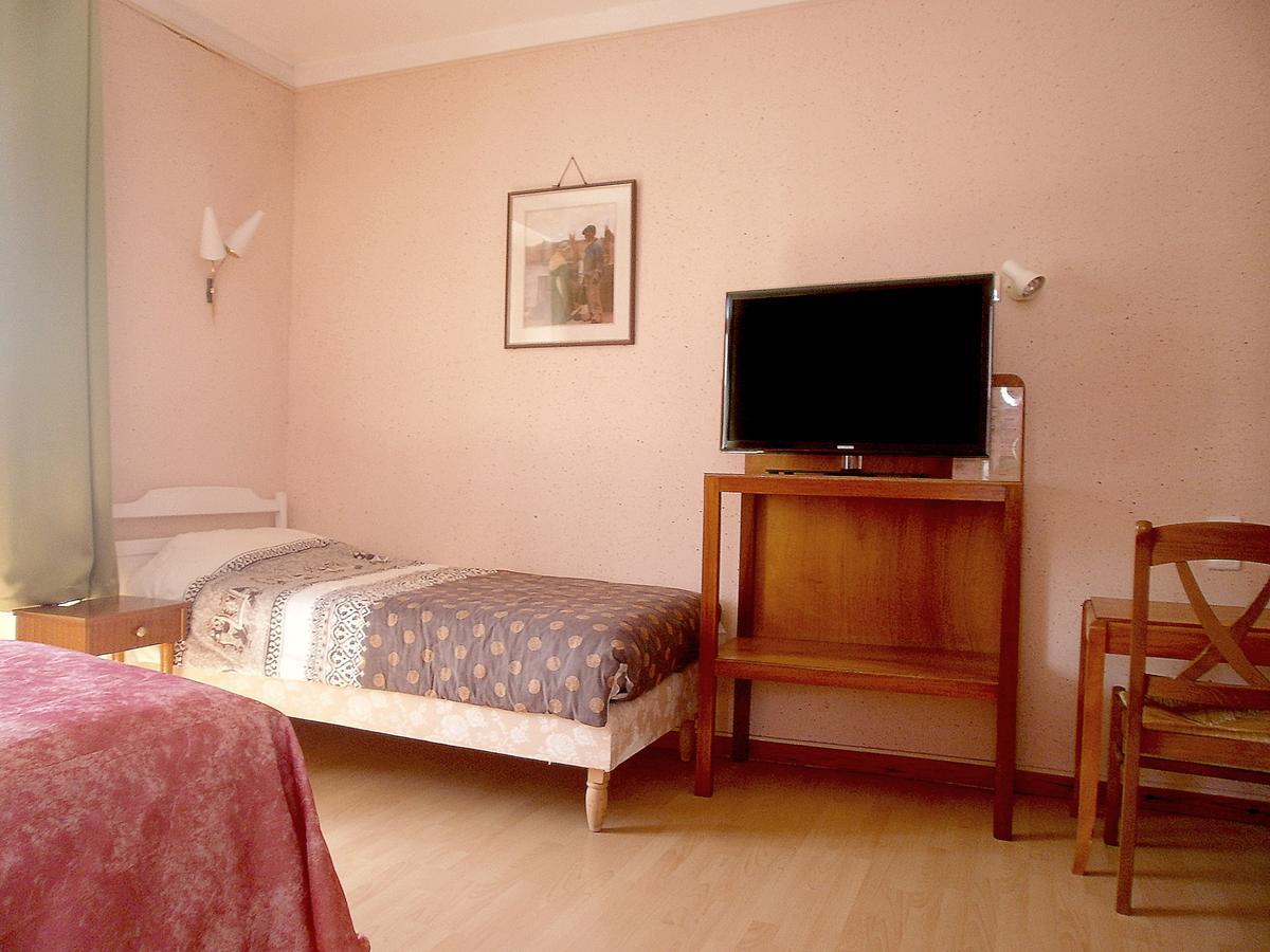Hotel Modern Конкарно Екстер'єр фото